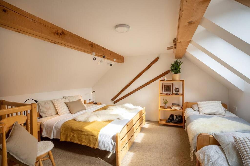 Ski Hut Smucka ครานสกา โกรา ภายนอก รูปภาพ